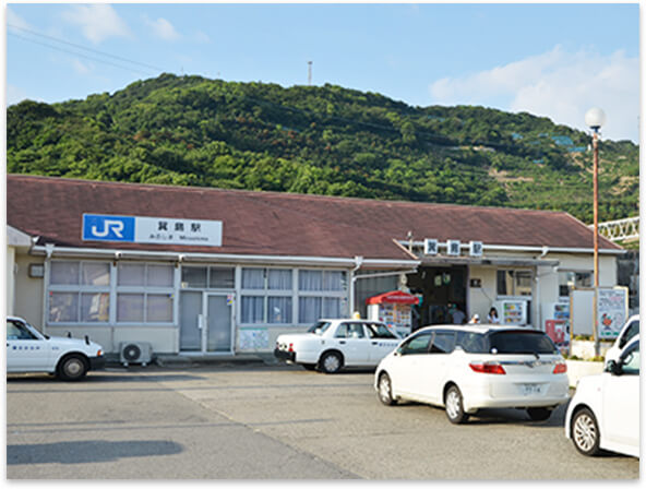 JR紀勢本線箕島駅前